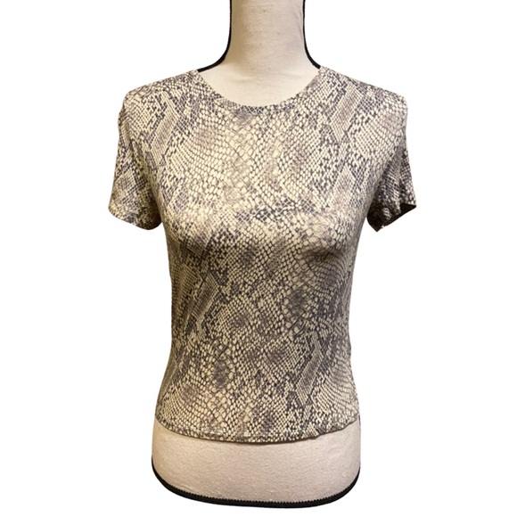 Aritzia Babaton Gray Green Snake Skin Tee Shirt - Picture 1 of 8